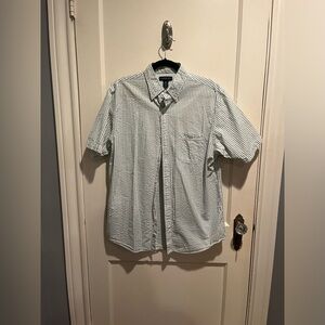 Lands End men’s seersucker short sleeved button down